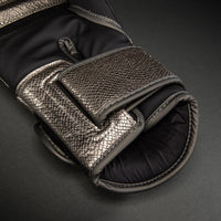 Venum Challenger 4.0 Scales Boxing Gloves - Plata/Negro